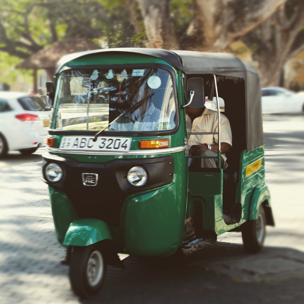 xe-tuk-tuk-sri-lanka-nhatrangreview