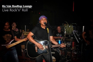 live-rock-n-roll-ha-van-rooftop-bar-nhatrang-review-nhatrang-events