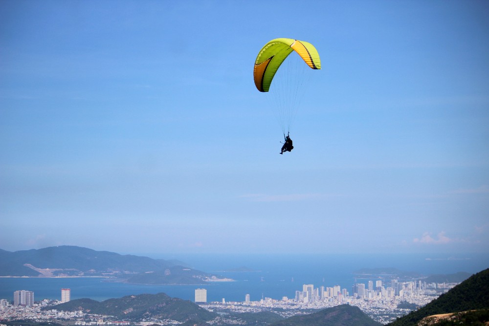 bay dù lượn tại nha trang